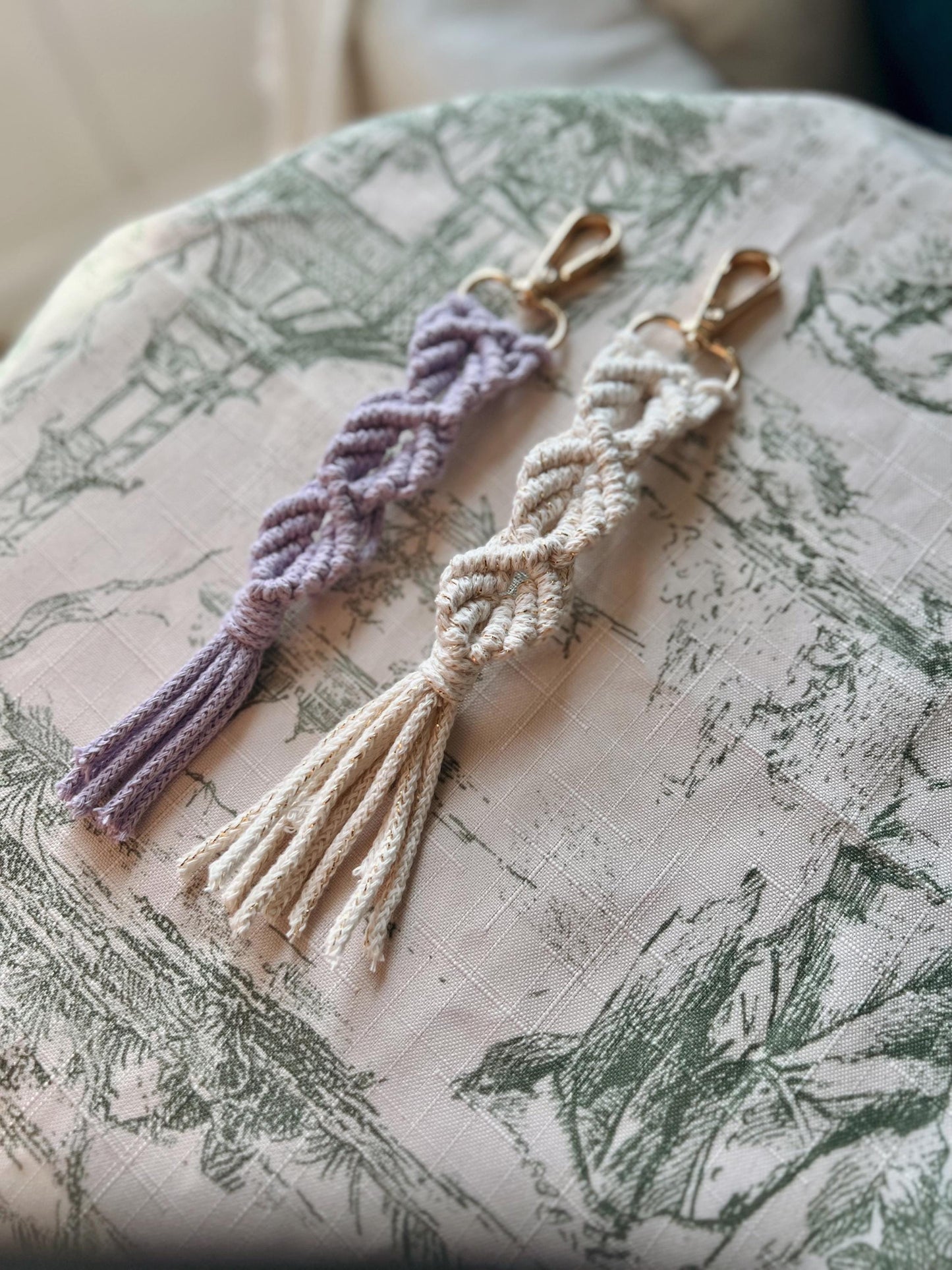Macrame PATTERN - Written PDF, Video Tutorial and Knot Guide Included, DIY macrame keychain, Instant Digital Download